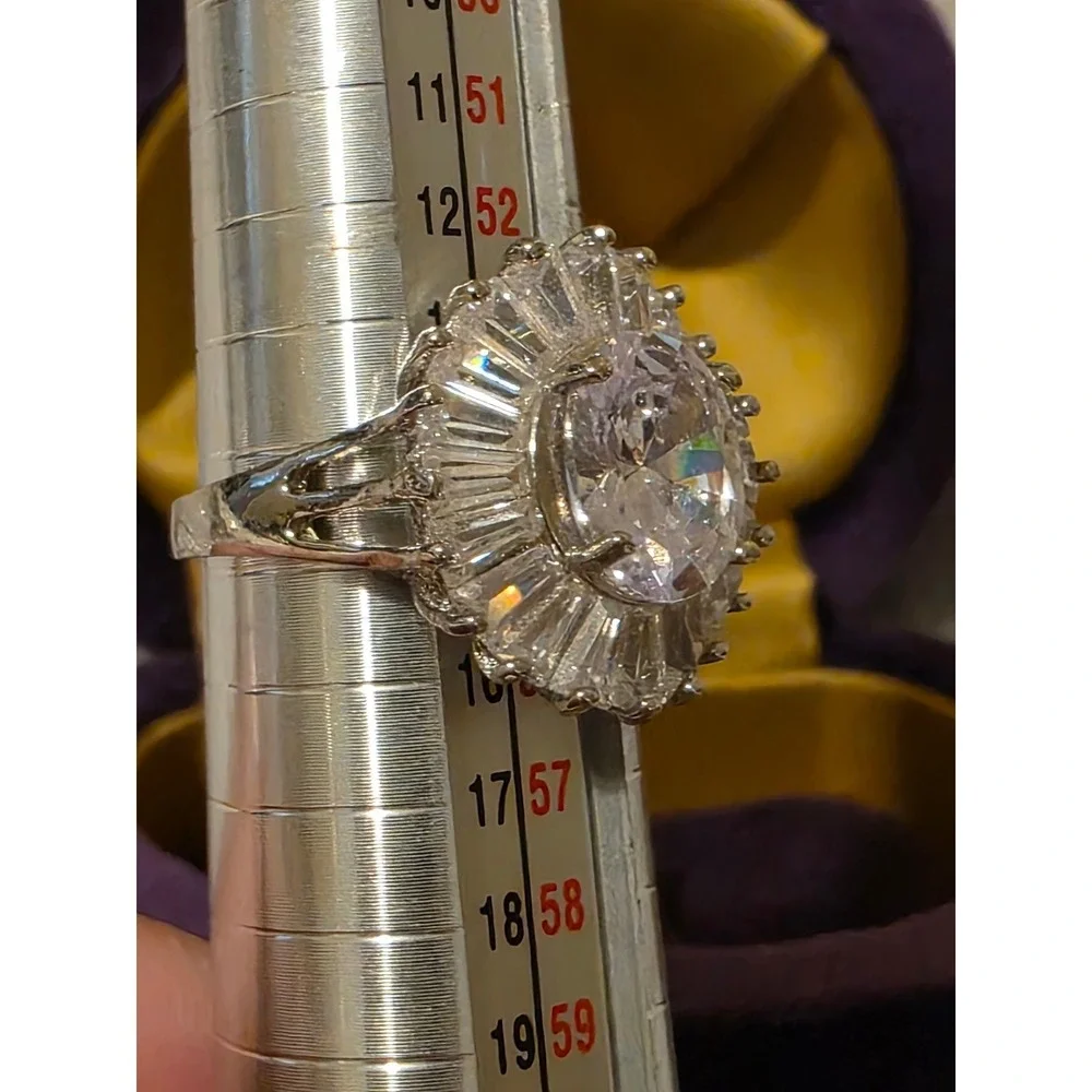 Vintage Art Deco Oval Cubic Zirconia Ballerina‎ Halo Cocktail Ring Size 7